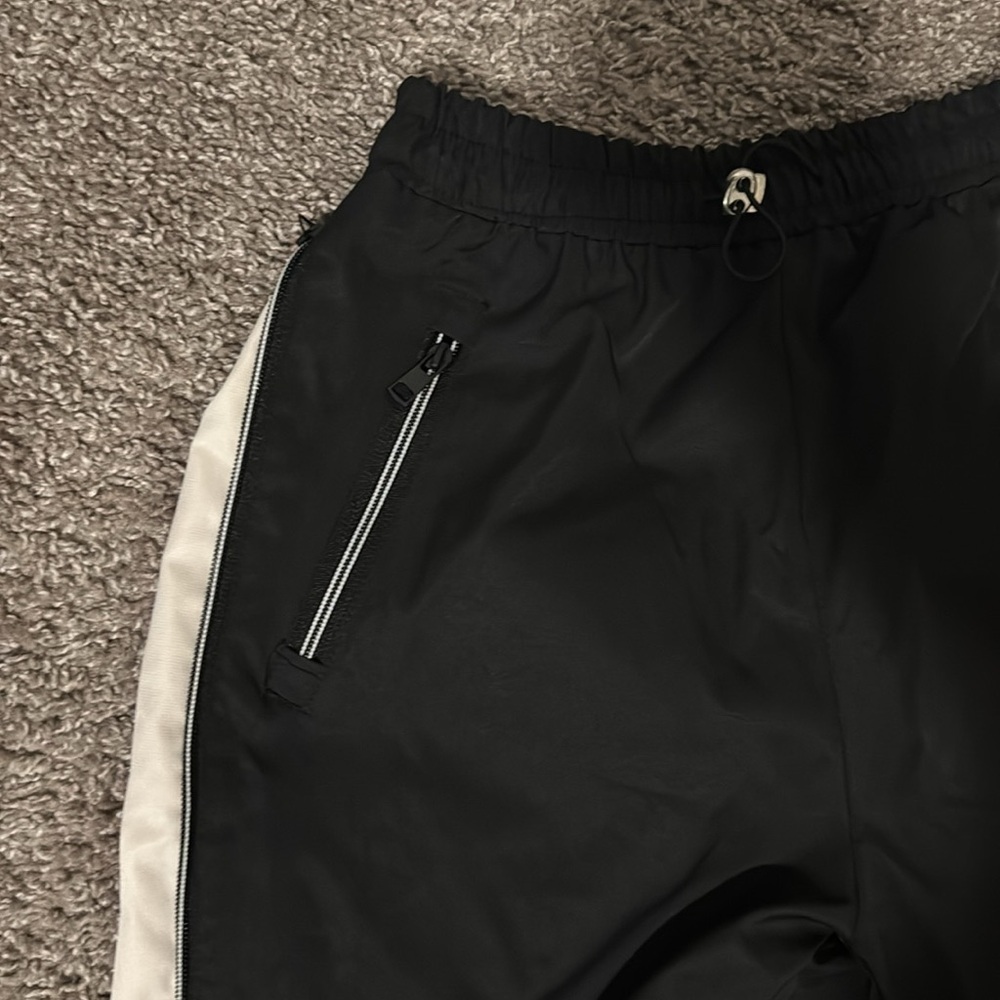 Size small - Picture 4 of 4